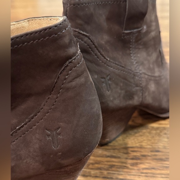 Frye Reina Dark Brown Suede Heeled Ankle Short Cowboy Boot Booties Size 7.5 - Picture 6 of 8